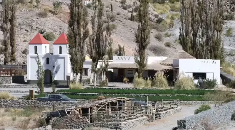 Cidade argentina proporciona experiência única ao receber apenas 22 turistas por vez