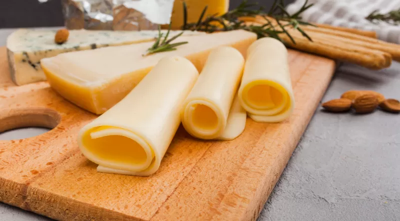 Emagrecer sem cortar o queijo é possível com consumo equilibrado