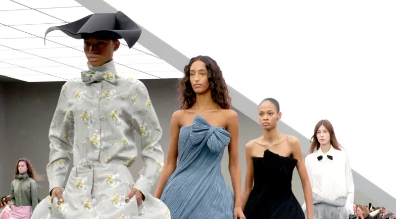 Semana de Alta-Costura de Paris abre temporada com estreias na Dior e na Chanel
