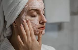 Tendências de skincare: menos excessos, mais tecnologia e foco na saúde da pele