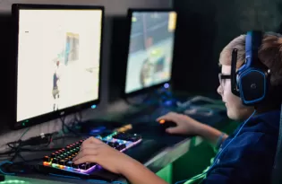 Games, anime e música: como o entretenimento virou o ‘novo rádio’ para descobrir artistas e novas canções